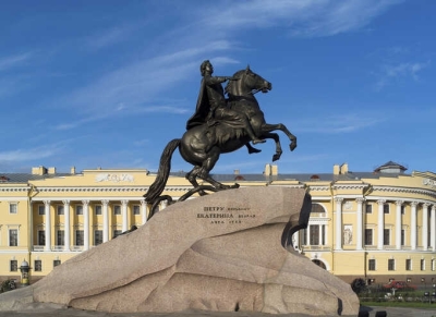 В Санкт-Петербурге задержали 17-летнего подростка, который облегчался на памятнике «Медный всадник»